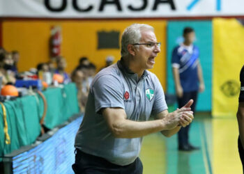 Arrigoni dejó de ser el DT de Atenas