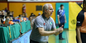 Arrigoni dejó de ser el DT de Atenas