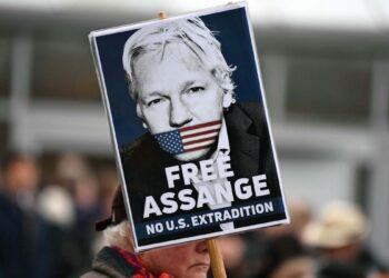 Periodistas piden a EE.UU. que no persiga a Assange