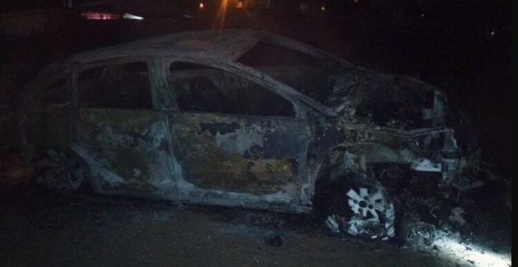Así quedó el auto de Dángelo luego de ser incendiado.