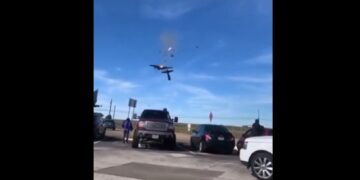 Seis muertos tras el choque de dos aviones en una exhibición