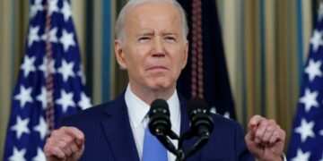 Los demócratas resisten voto a voto los comicios legislativos