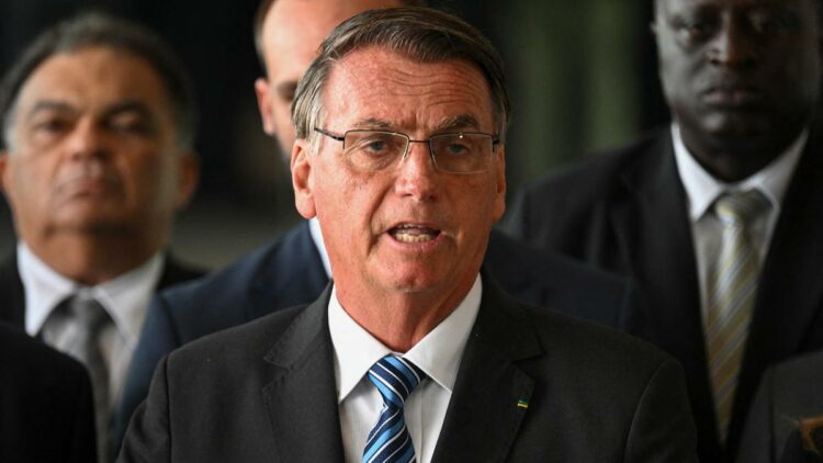 Bolsonaro leyó un mensaje de dos minutos ante la prensa, en la Alvorada.