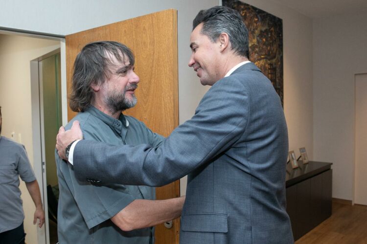 El vicegobernador Calvo recibió al padre “Pepe” Di Paola