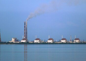 Bombardeos sacuden otra vez gran central nuclear de Ucrania controlada por Rusia