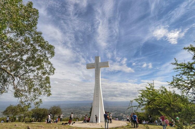 Una niña está grave tras caerse en el Cerro de la Cruz en Villa Carlos Paz