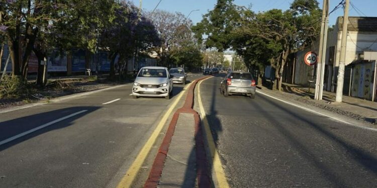 La avenida Recta Martinolli volvió a ser doble mano