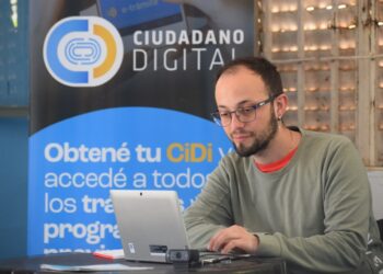 Continúan los operativos para ayudar a los vecinos a crear un usuario en la app del Ciudadano Digital