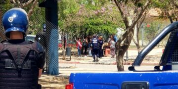 Una persona fue asesinada luego de una pelea entre familiares de alumnos