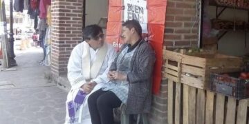 Un grupo de curas ofrece un 50% de descuento sobre los pecados