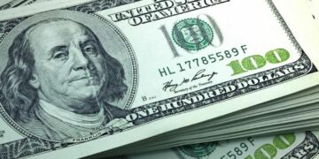 El dólar blue mantiene una tendencia alcista y llega a $303