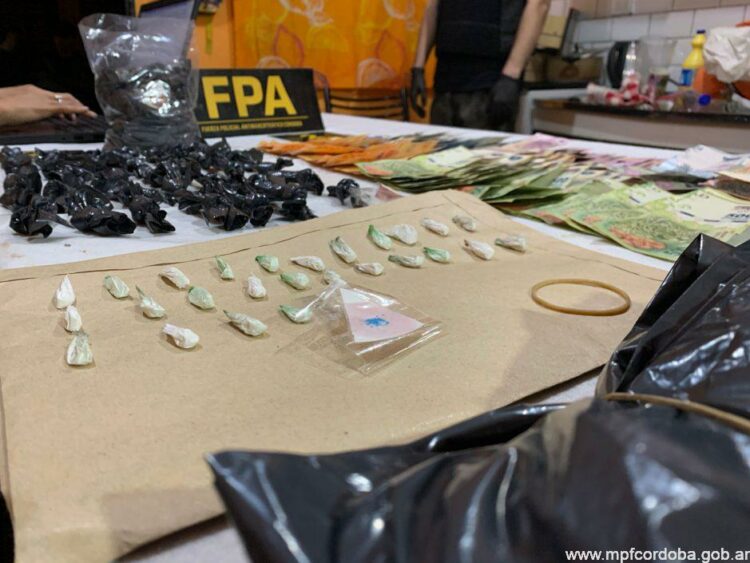 Desmantelaron dos puestos de venta de drogas y detuvieron a dos personas en nuestra ciudad