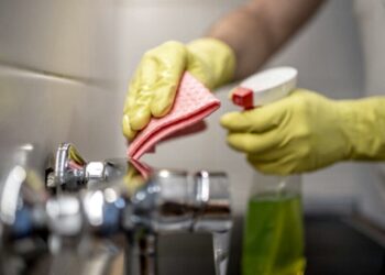 Personal de casas particulares acordó otro aumento de 24% en 4 tramos