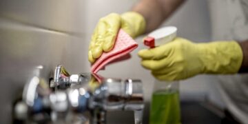 Personal de casas particulares acordó otro aumento de 24% en 4 tramos