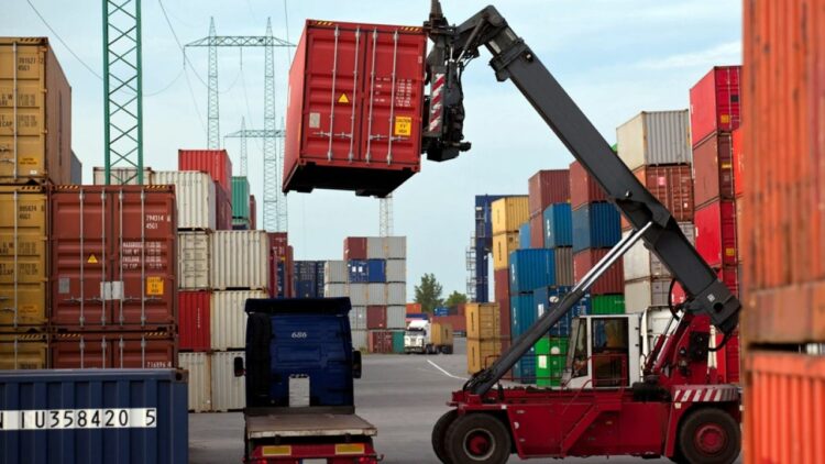 El intercambio comercial de octubre dejó un superávit de US$ 1.827 millones