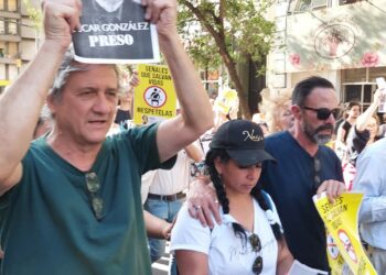 Familiares de las víctimas piden la renuncia de González