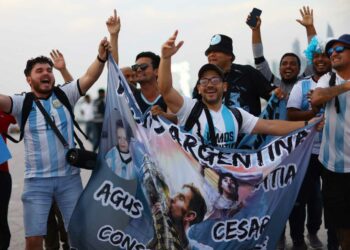 Recomiendan a quienes viajen a Qatar eliminar el contenido erótico de los teléfonos personales