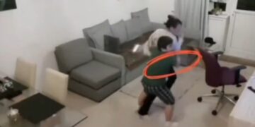 Un aterrador espectro atacó a una madre y a su hijo