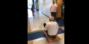 Un profesor de física se hizo viral por su particular método de enseñanza