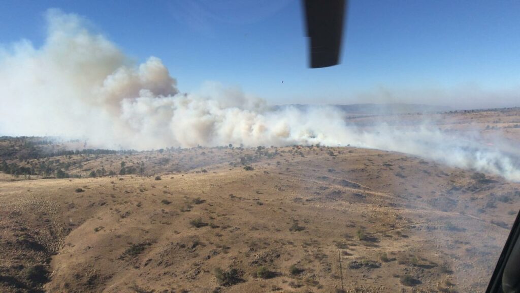 La lluvia colabora para extinguir incendios en Traslasierra y un rayo enciende otro foco