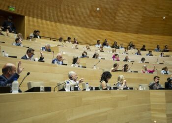 Por amplia mayoría, la Legislatura decidió el apartamiento de González