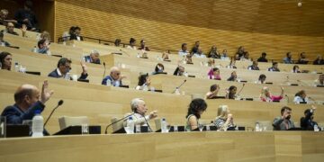 Por amplia mayoría, la Legislatura decidió el apartamiento de González