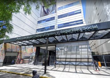 Acuerdan elevar el salario mínimo un 20% en cuatro tramos