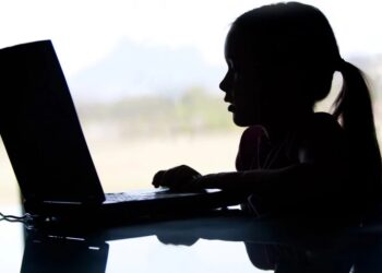 A siete de cada 10 niños que hablan con desconocidos les solicitan fotos desnudos