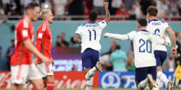 Inglaterra goleó a Gales y se clasificó a los octavos