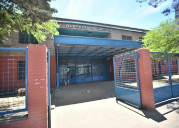 Una pelea entre familiares de dos estudiantes dejó un muerto