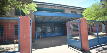 Una pelea entre familiares de dos estudiantes dejó un muerto