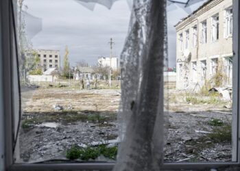 Ucrania mira con desconfianza el retiro de Jerson