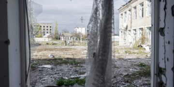 Ucrania mira con desconfianza el retiro de Jerson