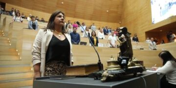 Con una licencia por seis meses, sacan a González del centro de la tormenta