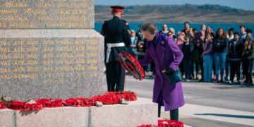 La hermana del Rey Carlos III visitó Malvinas y el Gobierno calificó su presencia como «colonial»