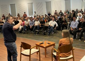 Negri criticó el “silencio” del Gobierno por su “profundo desgaste”