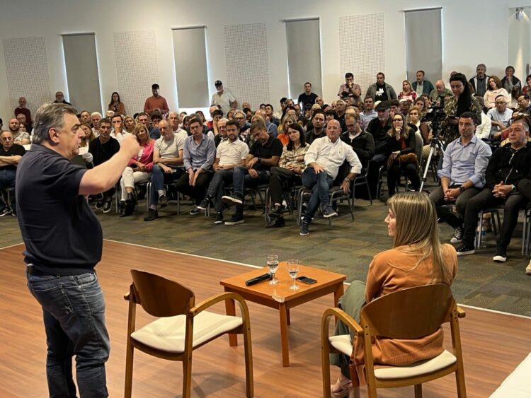 Negri criticó el “silencio” del Gobierno por su “profundo desgaste”