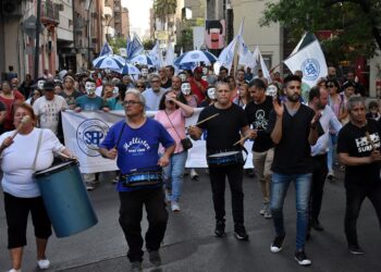 Los gremios estatales piden una suba adicional del 30%