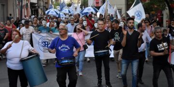 Los gremios estatales piden una suba adicional del 30%