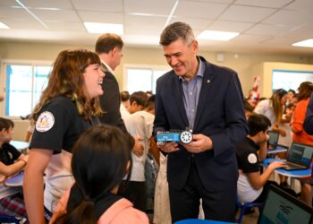 Passerini inauguró la 30º aula en la ciudad