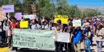 Juez cuestionó la asignación de cuatro automóviles a González