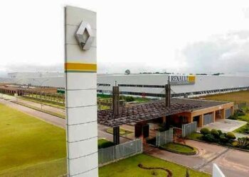 Por las importaciones, Nissan y Renault suspenden personal