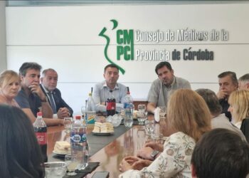 El conflicto en los hospitales potencia la embestida opositora
