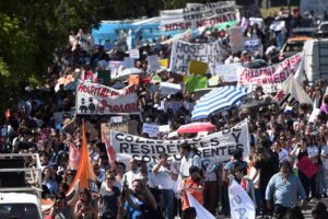 Masivo reclamo de los equipos de salud por mejoras laborales Masivo reclamo de los equipos de salud por mejoras laborales
