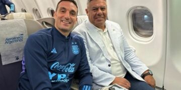 Scaloni recortó la lista previa mundialista a 32 integrantes y emprendió el viaje a Qatar