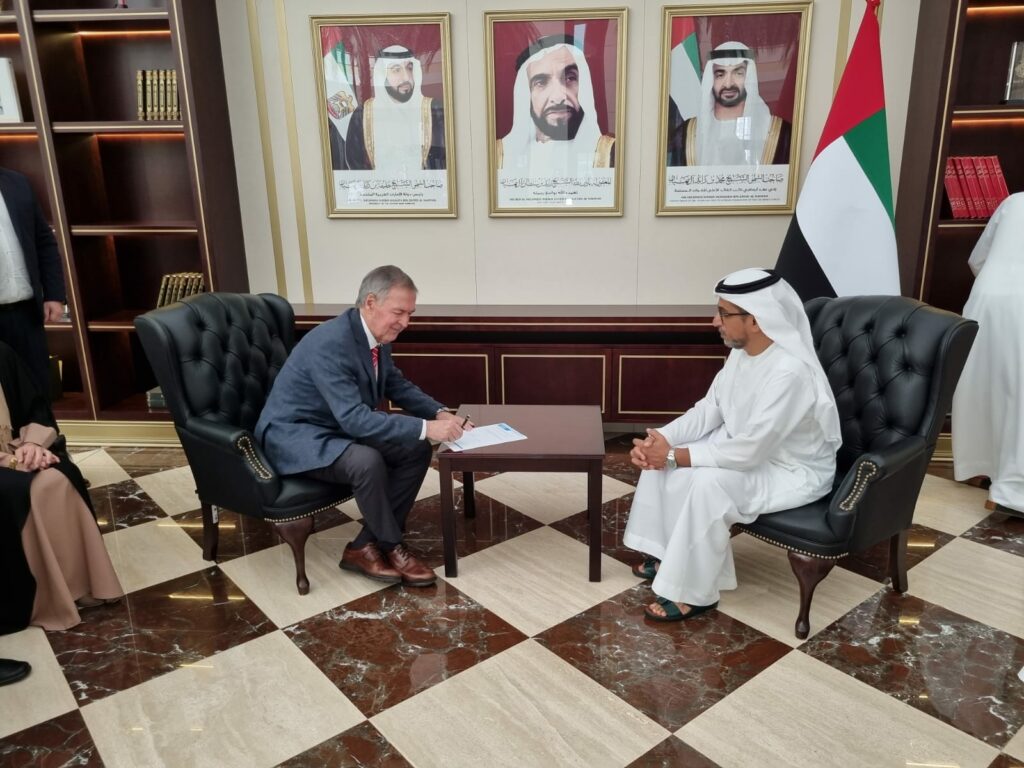 Schiaretti viaja a Abu Dhabi por financiamiento de obras