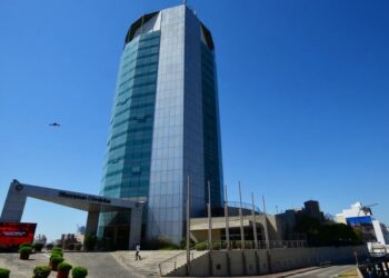 Anuncian la reapertura del ex Sheraton tras un acuerdo entre el gremio hotelero y empresarios