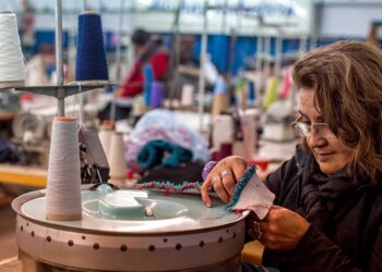 Acuerdo voluntario con la industria textil para mantener los precios