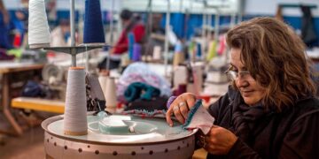 Acuerdo voluntario con la industria textil para mantener los precios