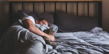 Conoció a una chica en Tinder, la invitó a su casa y vivió una pesadilla que casi termina en tragedia